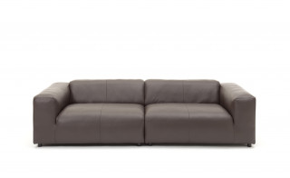 Warum abends noch ausgehen, wenn man diese tolle Couch besitzt? freistil 187 ist ein loungiges Sofa, das zum relaxen, entspannen und Filme anschauen einlädt. #Kornwestheim #Stuttgart #Ludwigsburg #Tamm #Pattonville #freistil #Bietigheim #Gerlingen #Design #Sofa