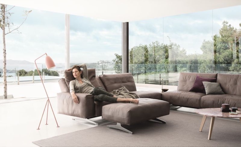 Der Hocker zum SesselModernes Rolf Benz Sofa, Modell Rolf Benz 50