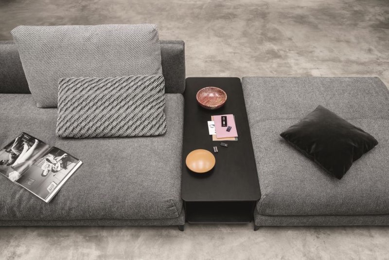 Edle Stoffe können ebenfalls zu Lounge-Sofas passen